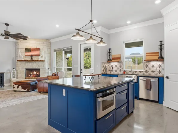 204 Martin Dr, Granbury, TX 76049