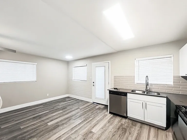 631 N 4th Ave #9 — Photo 15