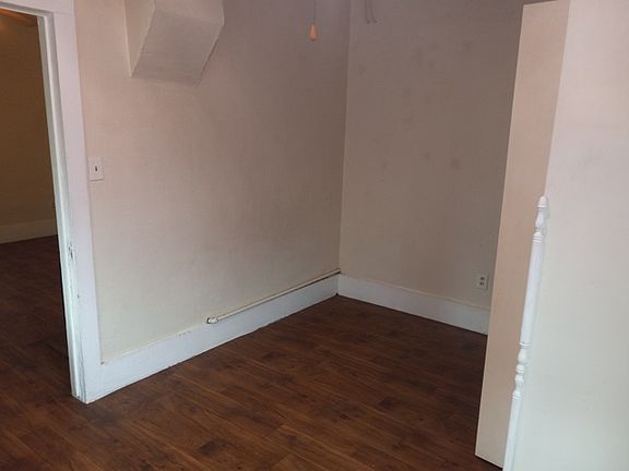 2409 Pine - bedroom