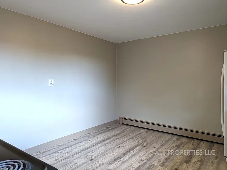 1005 N Newton St — Photo 22