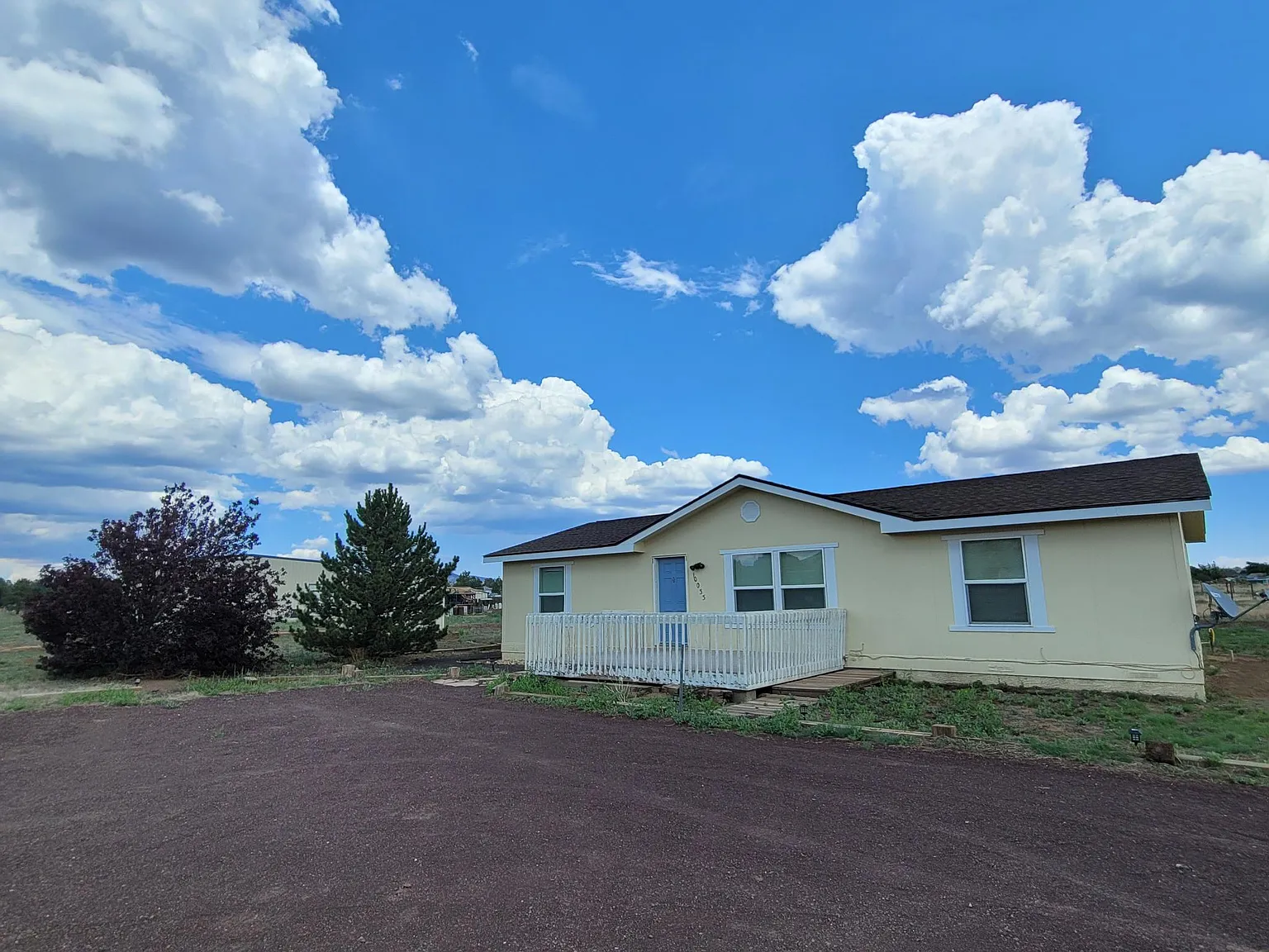 3 bed, 1377 sqft, $2,400 — Photo 1