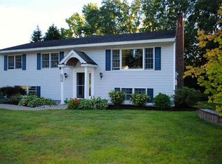 40 Vandenburg Ln, Latham, NY 12110