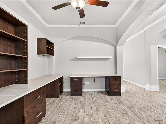 4th image of 412 Gulfton Dr