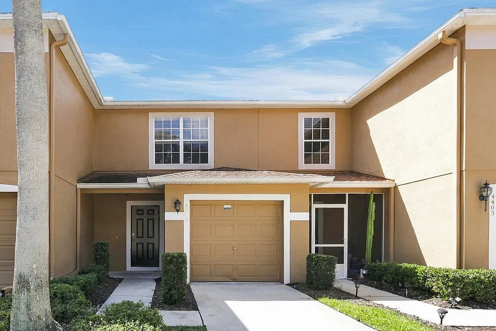 2 bed, 2.5 bath, 1296 sqft, $1,690 — Photo 1