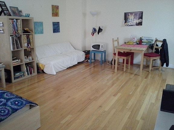3rd image of 2204 Saint James Pl APT 1