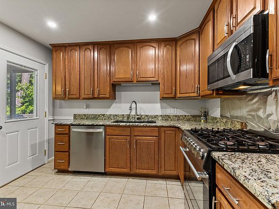 5th image of 403 W Poplar Rd