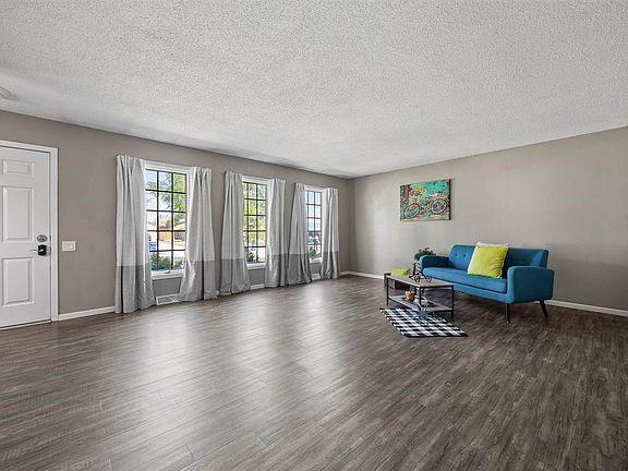 4th image of 803 Fernwood Dr NE