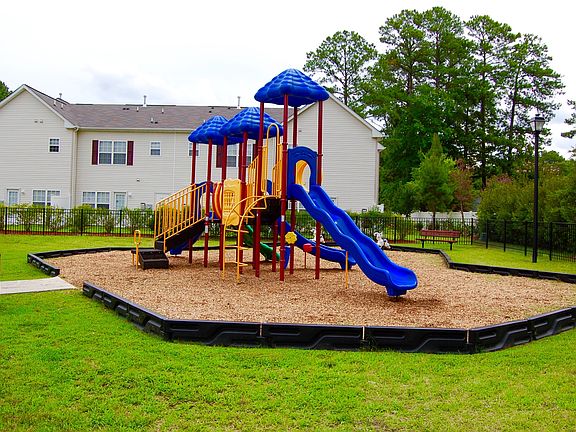 2nd image of 7574 Villa Ct #7574