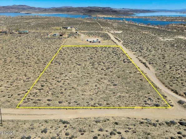 3900 Lemon St, Silver Springs, NV 89429