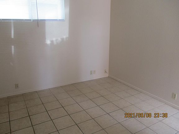 2nd image of 2657 Lakeshore Blvd