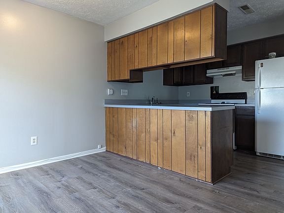 5th image of 1237 Hillcrest Dr