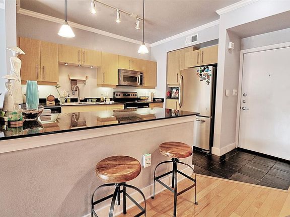 5th image of 4414 Cedar Springs Rd APT 208