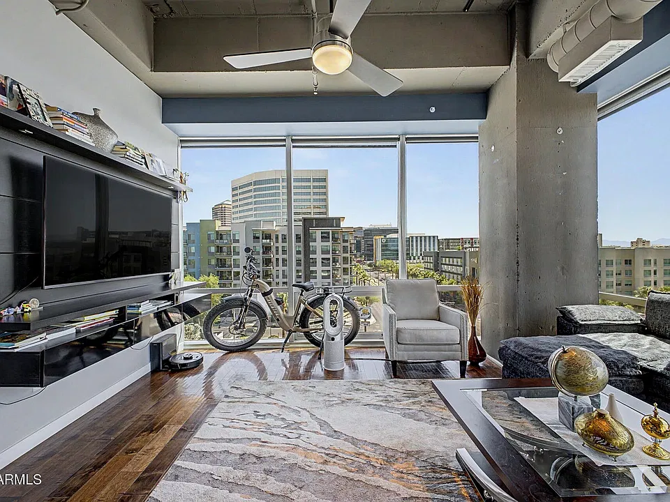 1 E Lexington Ave #510