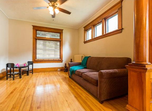 3rd image of 230 6th Ave S