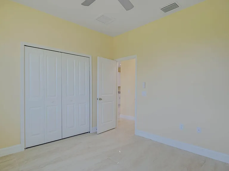 637 Cardinal St E — Photo 6