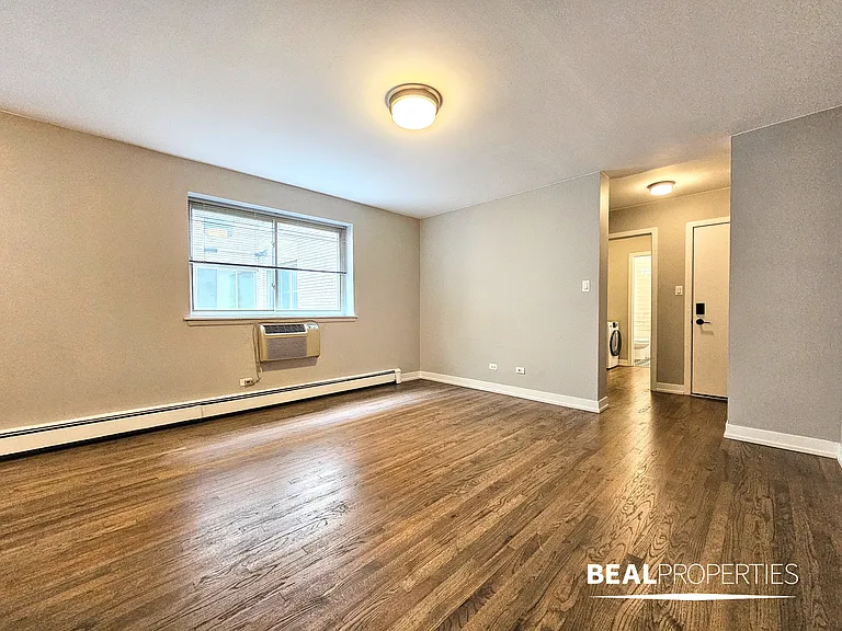 528 W Oakdale — Photo 13