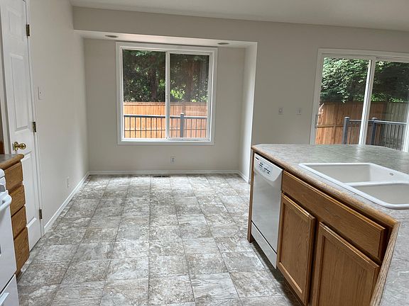 3rd image of 13354 SE Newport Way