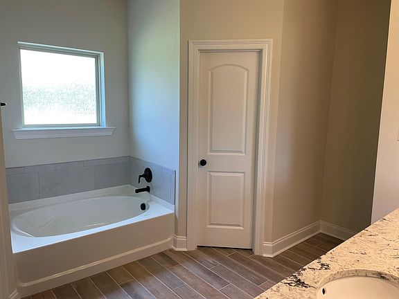 5th image of 419 Rue Evangeline