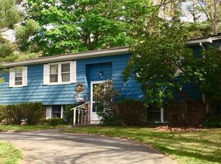 6 Woodcart Dr, Dartmouth, MA 02747