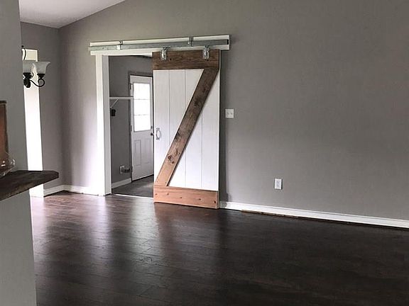 2nd image of 1116 Joshua Dr SE