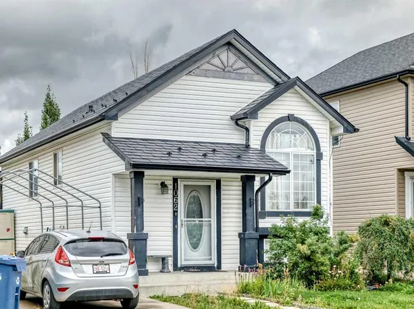 1062 W Bridlemeadows Mnr SW, Calgary, AB T2Y 4L1