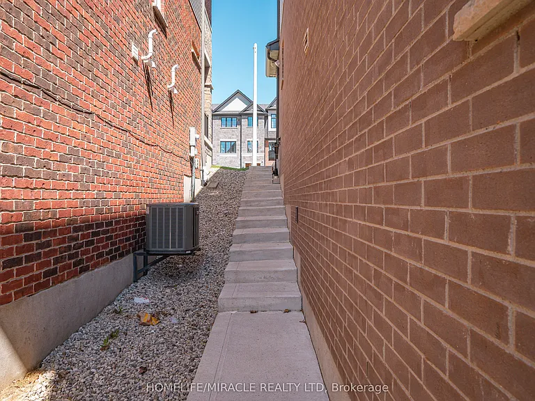 10 Sportsman Hill St — Photo 44