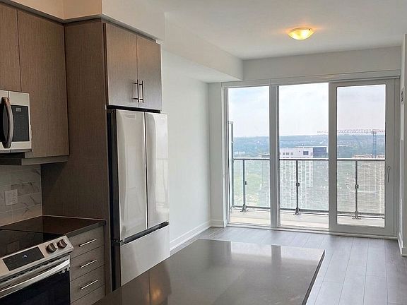 4th image of 95 Oneida Cres #2302
