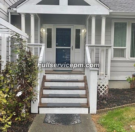 Front porch and entry to home_10062021