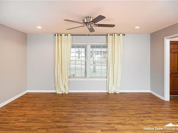 3rd image of 1009 E Elm St