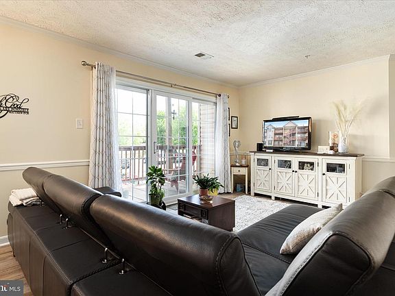 5th image of 117 Brookland Ter APT 6