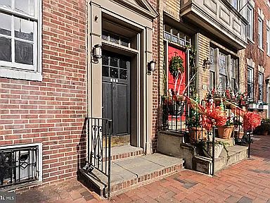 1st image of 625 Pine St APT 1R