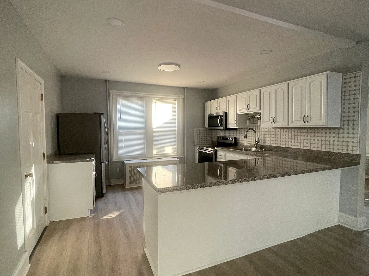 3 bed, $2,500 — Photo 4