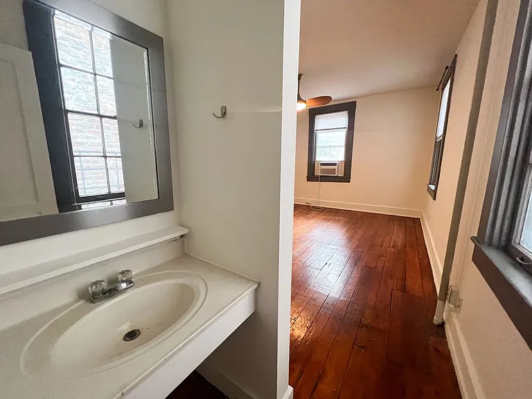 1317 Main St — Photo 8