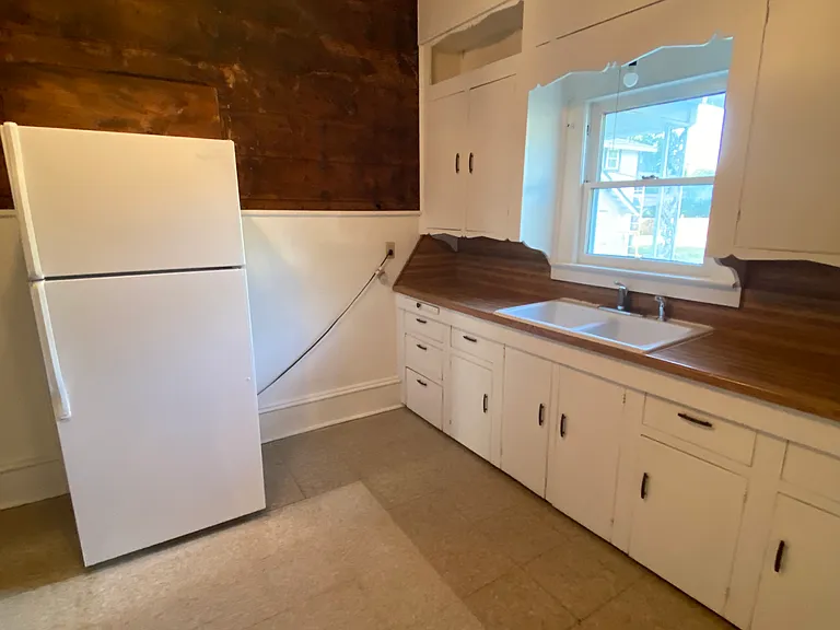 710 W Erwin Ave — Photo 9