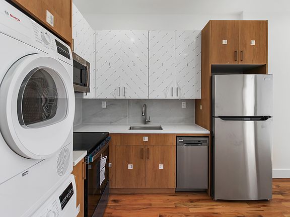 5th image of 319 Marion St #2