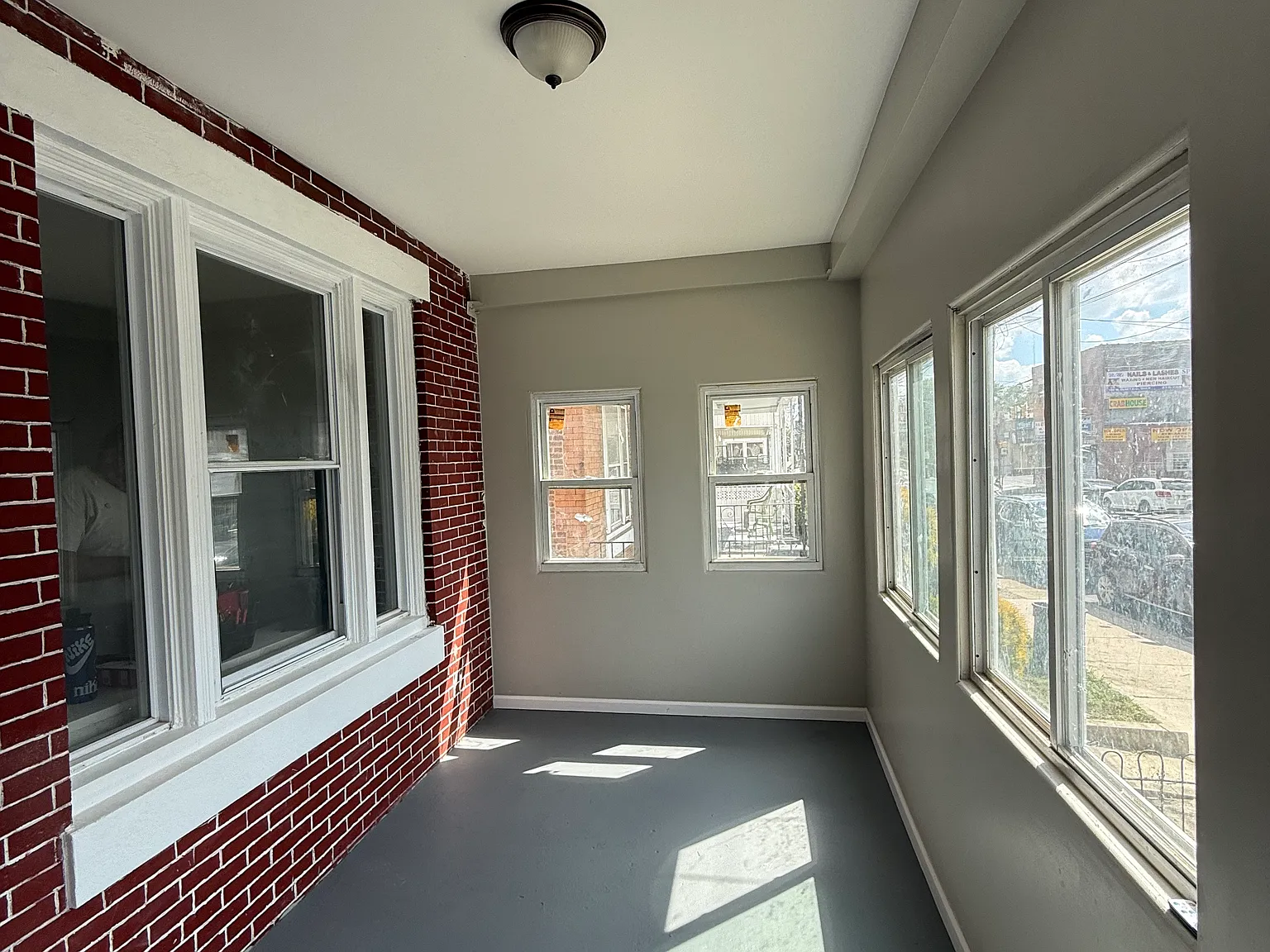 5 bed, 2200 sqft, $3,000 — Photo 2