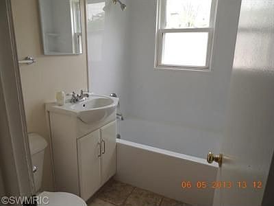 5th image of 3716 Heron Ave SW