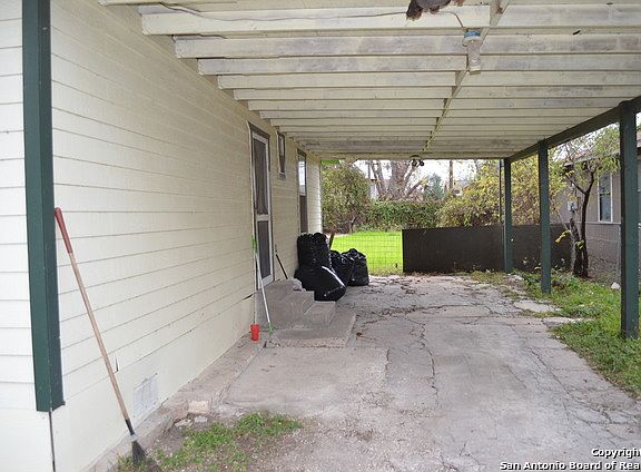 5th image of 310 Baker Ave