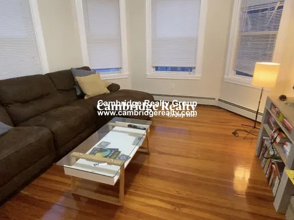 69 Newton St APT 2L, Somerville, MA 02143