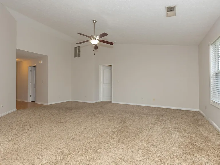 4920 Penrose Dr — Photo 4