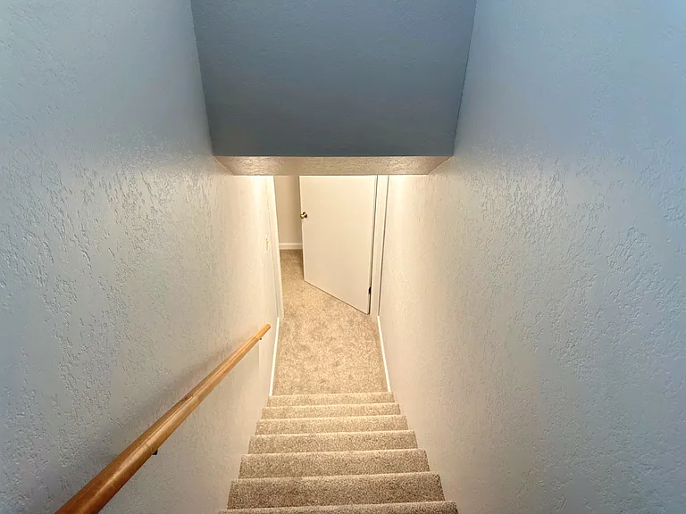 2209 Crestview Dr — Photo 37