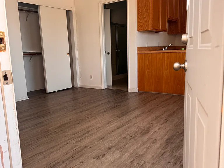 1117 La Presa Ave — Photo 2