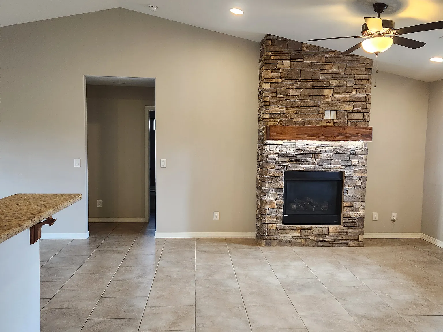 3 bed, 1523 sqft, $2,100 — Photo 3