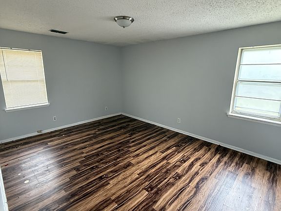 4th image of 8204 Willowbrook Cir SE APT C