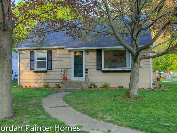 2nd image of 610 Fairfield Ave NW