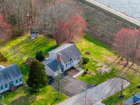 51 Sandra Dr, Somerset, MA 02726