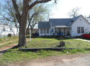 141 W Britton St, Krum, TX 76249