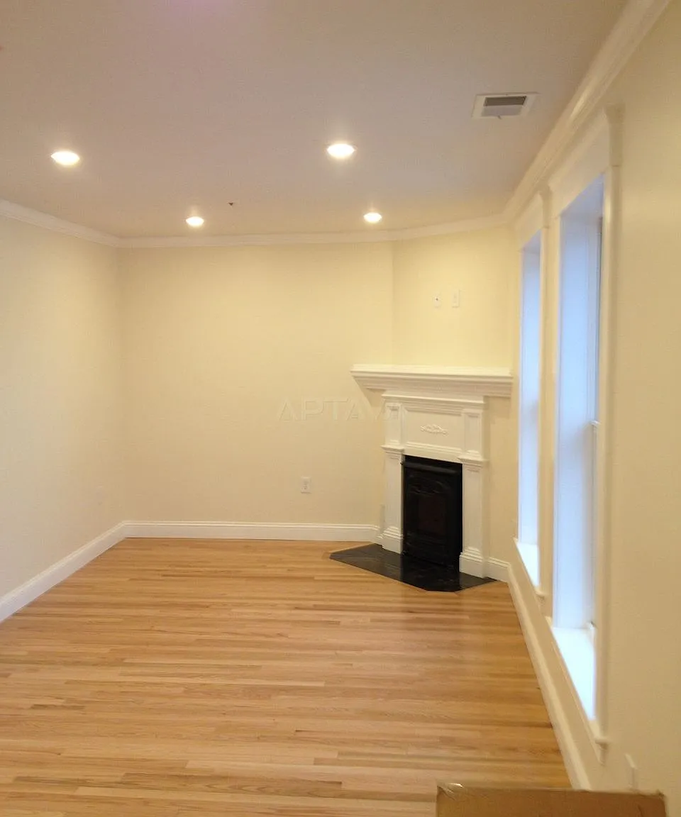 Beautiful Assembly Row area, 2 bedroom, 1 bathroom apartment — Photo 3