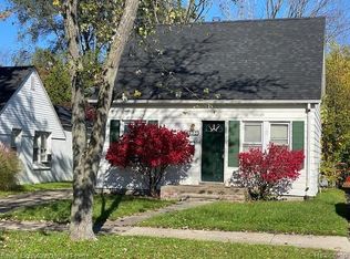 2230 Hollywood Ave, Grosse pointe woods, MI
