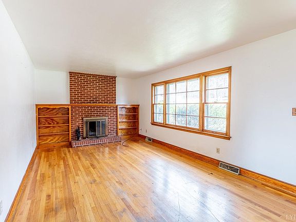 3rd image of 1200 W Hill Dr